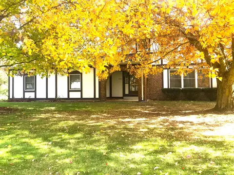 9625 Oakview Dr, Portage, MI 49024