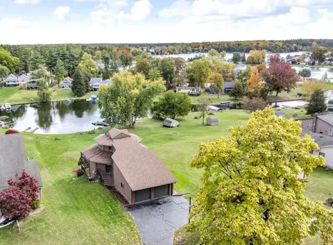490 Skyline Dr, Horton, MI 49246