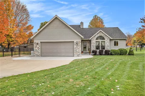 751 Oak St, Athens, MI 49011