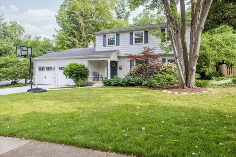 2717 Maplewood Dr SE, Grand Rapids, MI 49506