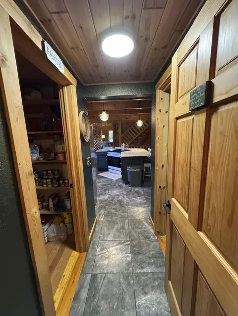 Entry Way - 4116 Dutcher Rd, Gladwin, MI 48624 photo 2 of 6
