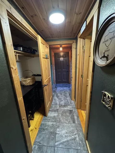 Entry Way - 4116 Dutcher Rd, Gladwin, MI 48624 photo 3 of 6