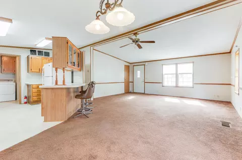 109 Cadgewith E, Lansing, MI 48906 photo 4