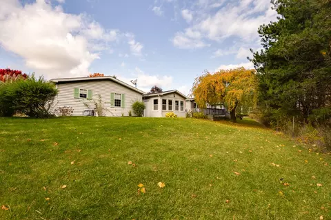 109 Cadgewith E, Lansing, MI 48906 photo 23