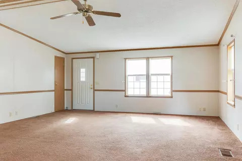109 Cadgewith E, Lansing, MI 48906 photo 5