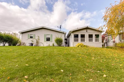109 Cadgewith E, Lansing, MI 48906 photo 22