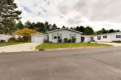 109 Cadgewith E, Lansing, MI 48906