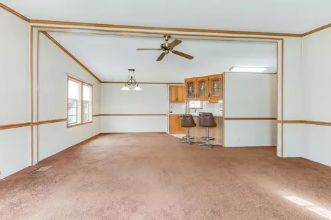 109 Cadgewith E, Lansing, MI 48906 photo 6
