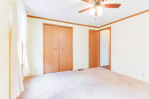 109 Cadgewith E, Lansing, MI 48906 photo 17