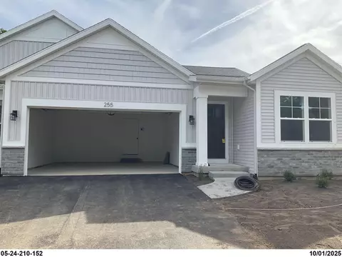 255 Hickory Valley Dr, Kalamazoo, MI 49009