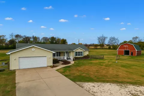 4314 W Hickory Rd, Hickory Corners, MI 49060