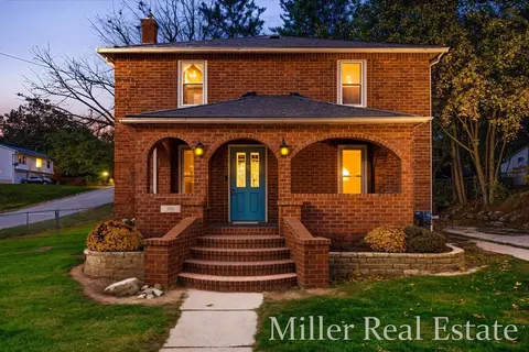 303 E Colfax St, Hastings, MI 49058