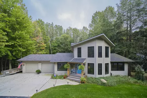 4455 W Fox Farm Rd, Manistee, MI 49660