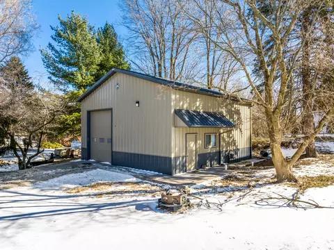 439 9th St, Manistee, MI 49660