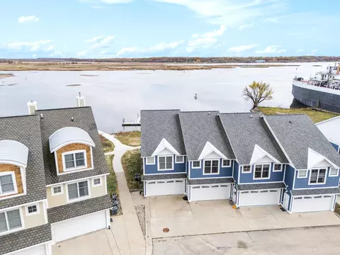 149 Joslin Cove Dr, Manistee, MI 49660