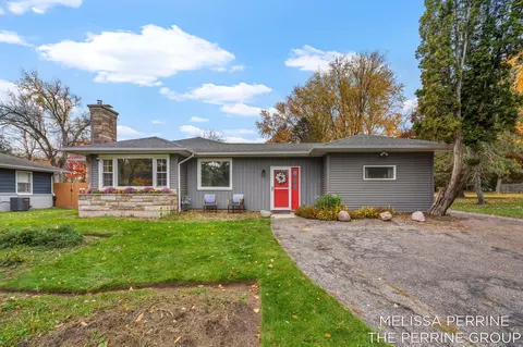 501 Oakleigh Rd NW, Grand Rapids, MI 49504