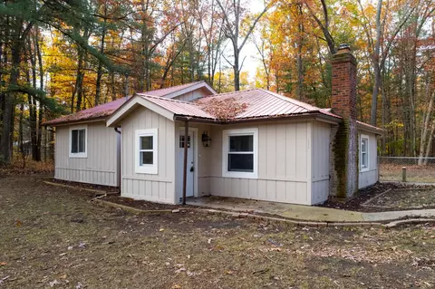 1274 42nd St, Allegan, MI 49010
