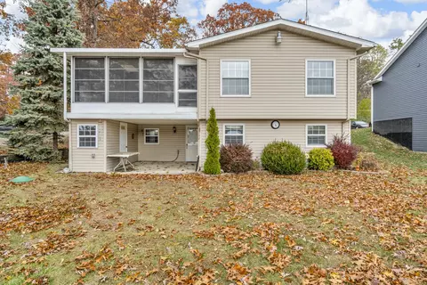 119 Nottingham Dr, Brooklyn, MI 49230
