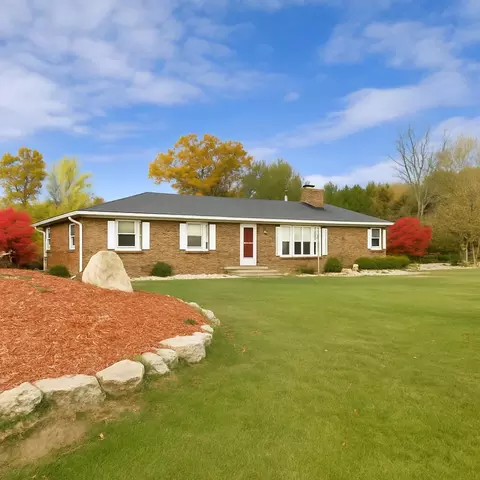 26640 Dutch Settlement St, Dowagiac, MI 49047