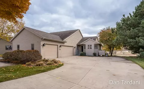 1648 E Harbour Towne Cir, Muskegon, MI 49441