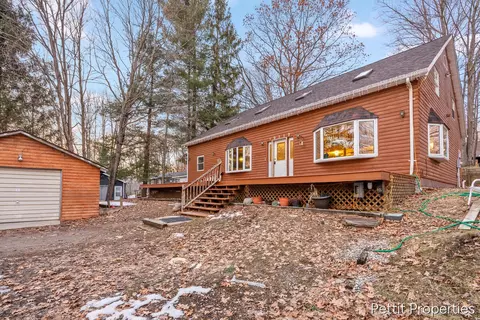 10352 N Athey Ave, Harrison, MI 48625