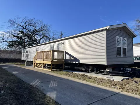 3900 W Jefferson Ave, Trenton, MI 48183