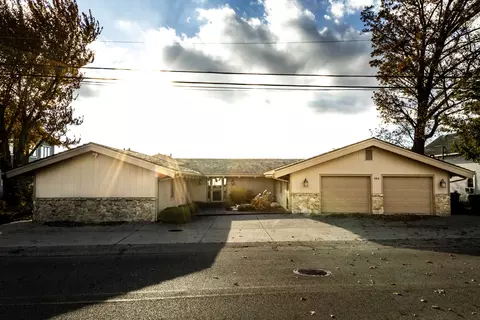 564 Lake Dr, Coldwater, MI 49036