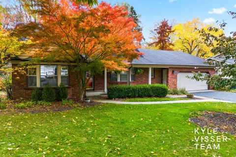 2437 Okemos Dr SE, Grand Rapids, MI 49506