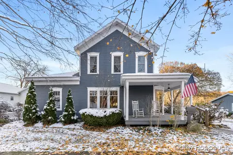 420 Riverside Dr, Portland, MI 48875