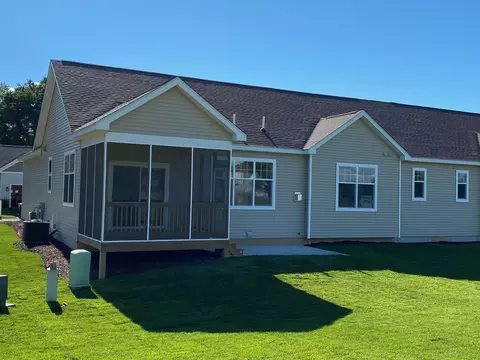 5660 Trail Side Ln #4, Whitmore Lake, MI 48189