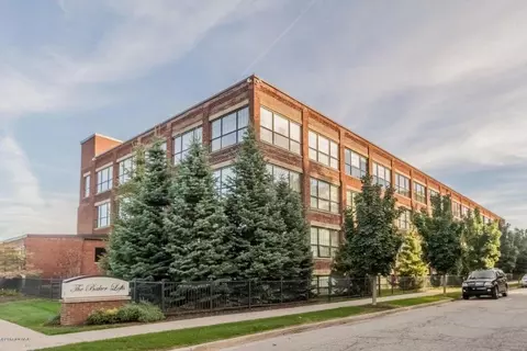 533 Columbia Ave #121, Holland, MI 49423