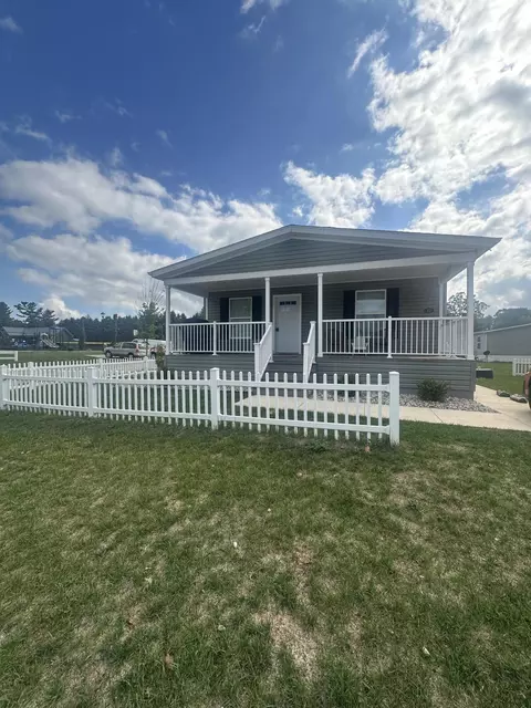 83 Viking Dr NW, Sparta, MI 49345