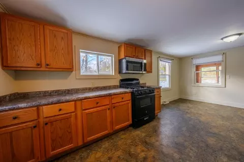 808 Clinton St, Marshall, MI 49068 photo 9