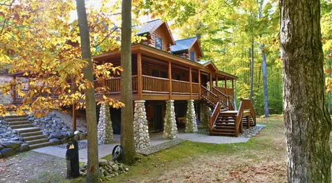 6402 Rustic Pine Trail Trl, Alanson, MI 49706