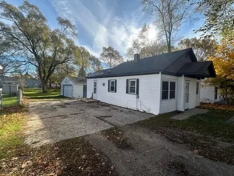 846 N Oak St, Evart, MI 49631