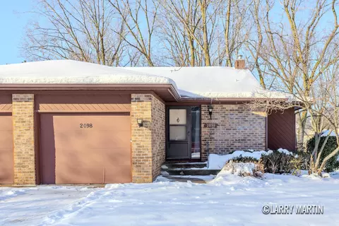 2098 Cranbrook Dr NE, Grand Rapids, MI 49505