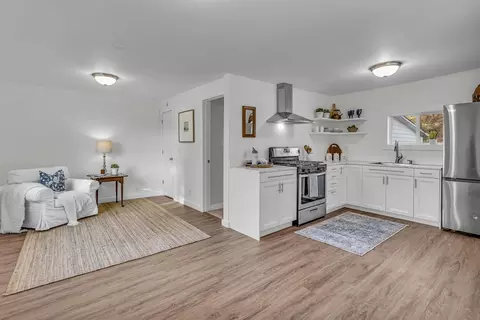 323 Sycamore St, Jackson, MI 49202 photo 3