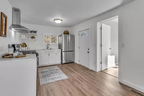 323 Sycamore St, Jackson, MI 49202 photo 4