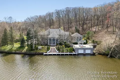 7635 Sandy Hollow Dr SE, Alto, MI 49302