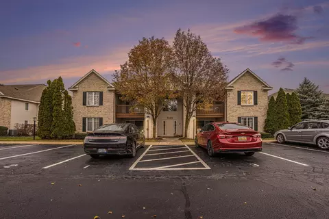 3042 W Crystal Waters Dr #8, Holland, MI 49424