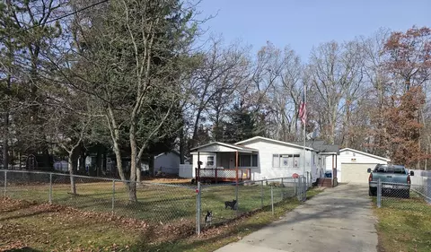 6361 Robin Dr, Harrison, MI 48625 photo 2