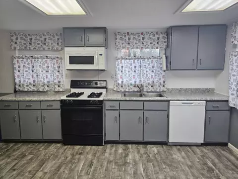 6361 Robin Dr, Harrison, MI 48625 photo 7