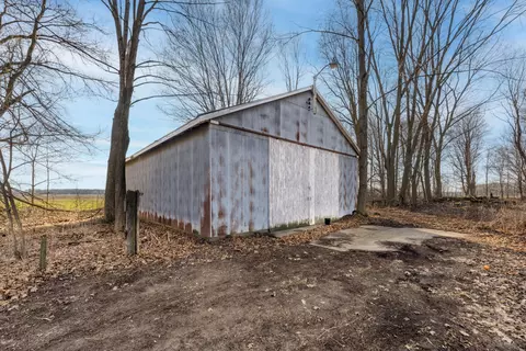 Exterior - 54516 Silver St, Mendon, MI 49072 photo 5 of 8