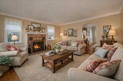 Living - 54516 Silver St, Mendon, MI 49072 photo 1 of 4