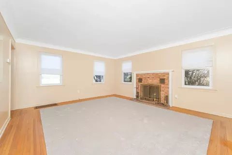Living - 54516 Silver St, Mendon, MI 49072 photo 3 of 4