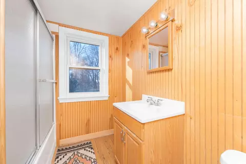 Bath - 54516 Silver St, Mendon, MI 49072 photo 2 of 3