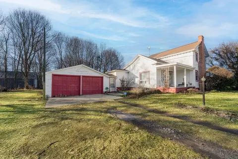 Exterior - 54516 Silver St, Mendon, MI 49072 photo 2 of 8