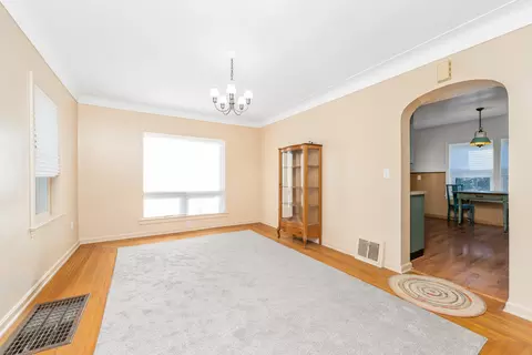 Living - 54516 Silver St, Mendon, MI 49072 photo 2 of 4