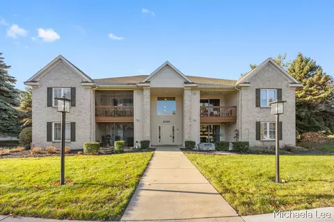 3169 E Crystal Waters Dr #8, Holland, MI 49424