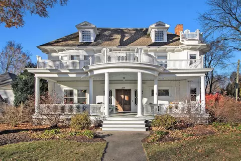 208 W Prospect St, Marshall, MI 49068